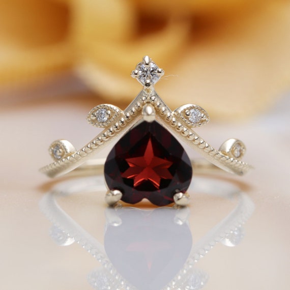 14K Gold Heart Garnet Diamond Engagement Ring/Diamond Engagement Ring/Red Garnet Ring/Valentine Ring/January Birthstone Ring/Promise Garnet