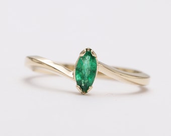 14K Solid Gold Emerald Solitaire Engagement Ring/Green Gem Ring/Engagement ring/Stacking Ring/Gold Band/Emerald Ring/Unique Ring/May Gem