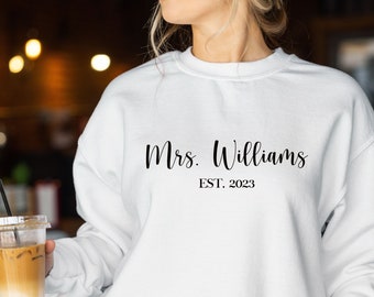 Personalized Sweatshirt/Personalized Crewneck/Bride/Unisex Crewneck/Custom Gifts/Bridal/Hubby/Custom Text/Wifey/Last Name