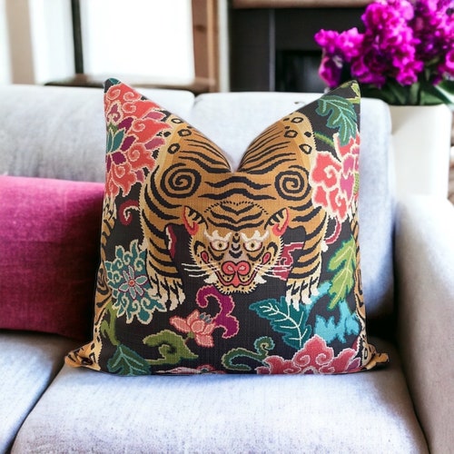 Tiger Eye Pillow Cover: Chinoiserie Slate Cotton Throw Pillow cover