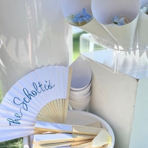 Leques de papel personalizados - usados como marcadores de lugar para casamentos, chás de bebê, chás de panela, batizados. Leques de papel para assentos.