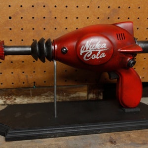 Supporto per espositore Fallout Nuka Cola Thirst Zapper con supporto