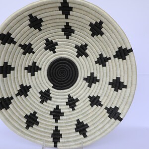 Kanduhi, 16&quot; Rwanda Basket, African Basket, Woven Bowl. Black and White