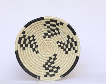 Fulu Small African wall basket, sisal basket, Woven basket, Hanging basket, Gift for her. Rwanda basket, 8" wide, Black and White
