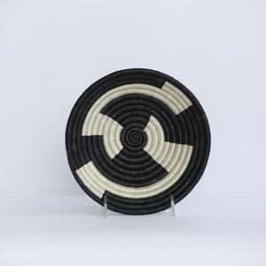 Mezee African Wall Basket, Rwanda baskets, African Woven basket,  Black and White