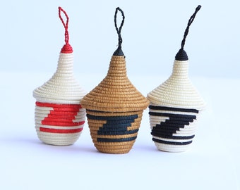 Mini Lidded Rwanda Basket: Handwoven Sisal Ornament