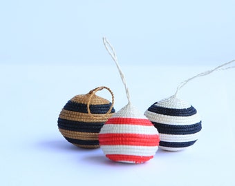 Christmas baskets, Rwanda Basket, Woven balls .African Basket . Woven Ornament . Mini Lidded Basket. Christmas tree. African Ornament