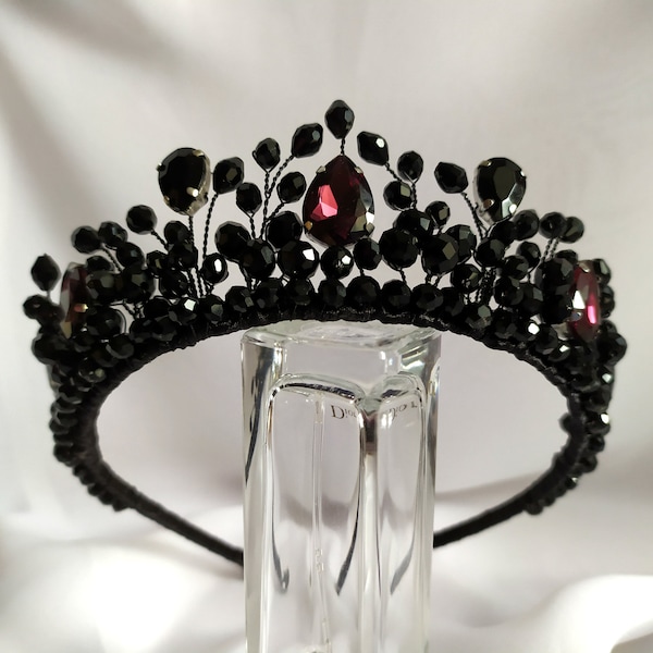 Black bridal tiara Goth crown wedding Halloween wedding crown Bohemian hairpiece Black crystal crown Bijoux de cheveux