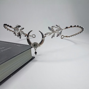 Moon Crescent Tiara – Silver Leaf Crown with Black Tourmaline Beads – Gothic Elven Headpiece for Fantasy Cosplay, Witch Costume, LARP