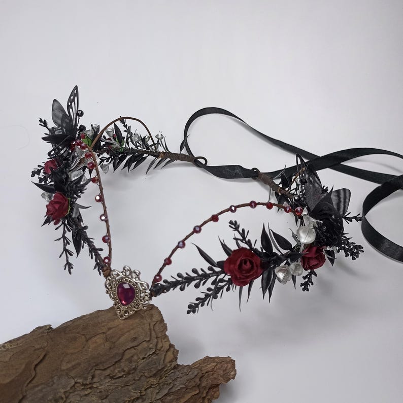 Corona di fata gotica Corona di fiori gotica bordeaux e nera Copricapo a farfalla nera con rose Tiara da sposa fantasy Tiara elfica immagine 8