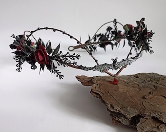 Vinröd och svart gotisk blomkrona Gotisk tiara med fladdermus Vampyrkrona Häxhuvudbonad Mörkalvkrona Gotiska håraccessoarer
