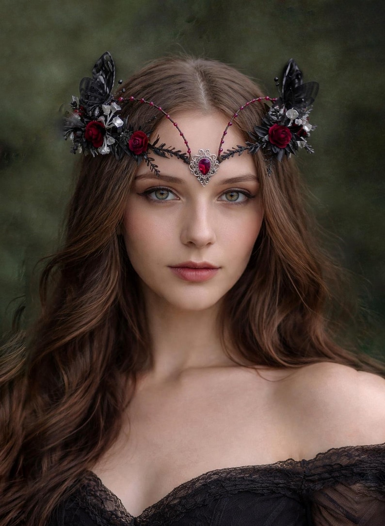 Corona di fata gotica Corona di fiori gotica bordeaux e nera Copricapo a farfalla nera con rose Tiara da sposa fantasy Tiara elfica immagine 1