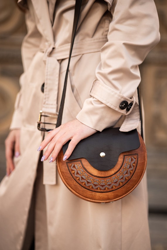 Unveiling the Misri Wooden Bag: A Blend of Tradition and Modernity –  Trendevoker