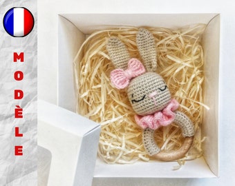 Hochet Lapin Endormi au Crochet, Modèles amigurumi au crochet en Français, Hochet en bois anneau de dentition jouet cadeau pour nouveau-né