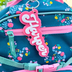 Rucksack Namen Schlüsselanhänger, 3D Namen Schlüsselanhänger, Namen Schlüsselanhänger, Acryl Name Schlüsselanhänger, Rucksack Namen Tag, Windel Tasche Tag, Retro Namen Schlüsselanhänger