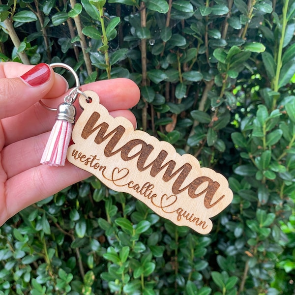 Mama keychain, mom keychain, gift for mom, custom keychain, Mother’s Day gift, custom gifts for mom, wood keychain