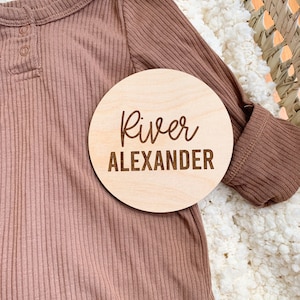 Wooden baby name announcement, baby name reveal sign, Small baby name Sign, Baby Arrival Sign, Hospital Name Sign, Hospital Photo Prop