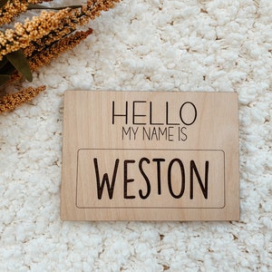 Bonjour mon nom est signe, annonce de naissance, signe d’annonce de nom de bébé, accessoire nouveau-né de photo, signe de nom de bois de chéri, étiquette de nom de bois nouveau-né