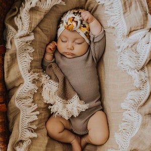 Boho Decke, Fransendecke, Boho Babydecke, Fransen Decke, Fransen Babydecke, Swaddle Decke, Senf Swaddle, Fransen Swaddle