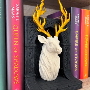 Throne of Glass Inspired Stag Bookend – Fantasy Shelf Decor with Golden Antlers | Bookish Gift for Readers & Sarah J. Maas Fans