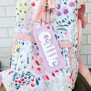 Rucksack Name Schlüsselanhänger, 3D Namen Schlüsselanhänger, Namen Schlüsselanhänger, Acryl Namen Schlüsselanhänger, Rucksack Namensschild, Windel Taschenanhänger, Retro Name Schlüsselanhänger