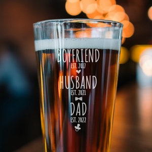 Father's Day Gift Pint Glass, Dad established beer glass, New Dad gift, Promoted to dad 2022 2023
