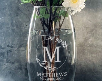 Wedding vase personalized - Custom Engraved 10", 7.5" or 4" Vase - anniversary gift - wedding date gift for couple - glass vase