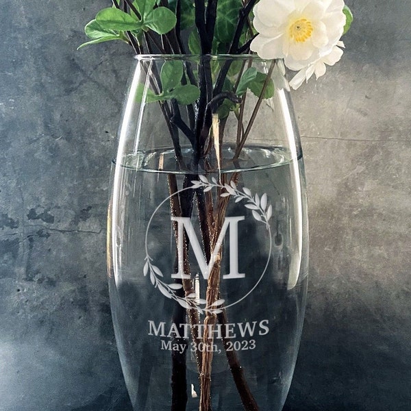 Wedding vase personalized - Custom Engraved 10", 7.5" or 4" Vase - anniversary gift - wedding date gift for couple - glass vase