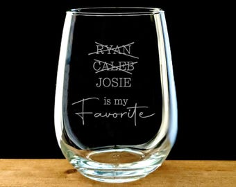 Mom wine glass, favorite child funny