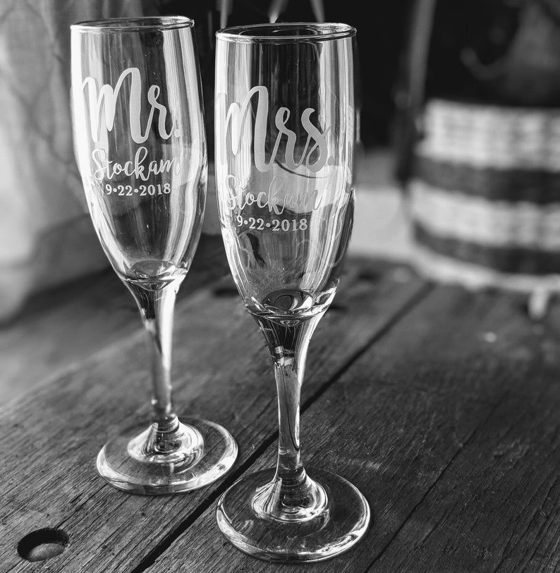 Mr & Mrs Champagne Flutes / Wedding Champagne Glasses / Set of Etsy