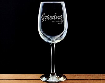 Grandma Gift, New Grandma Wine Glass, Engraved Wine Glass, First Time Grandma, Grandparent Gift, Mother's Day Gift