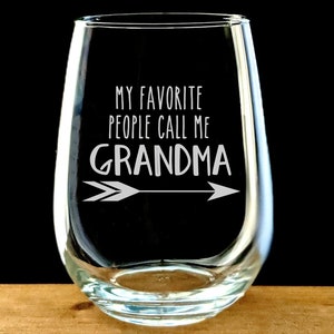 Grandma wine glass, favorite people call me Grandma, stemless engraved wine glass gift, Mother&#39;s Day, New Grandma Gift