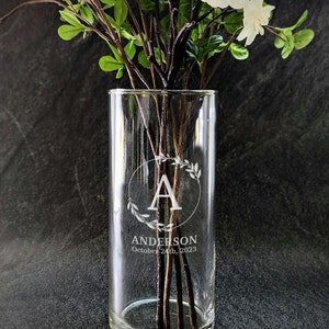 Jarrón de boda personalizado Jarrón grabado personalizado de 10, 7,5 o 4 regalo de aniversario regalo de fecha de boda para pareja jarrón de vidrio 7.5" Cylinder Vase