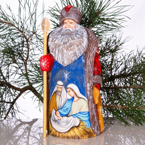Wooden Santa Claus figurine 9