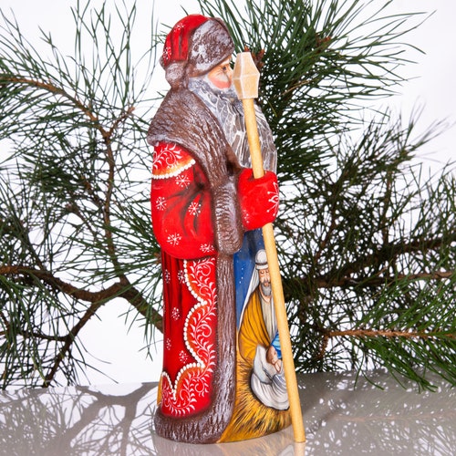 Wooden Santa Claus figurine 9