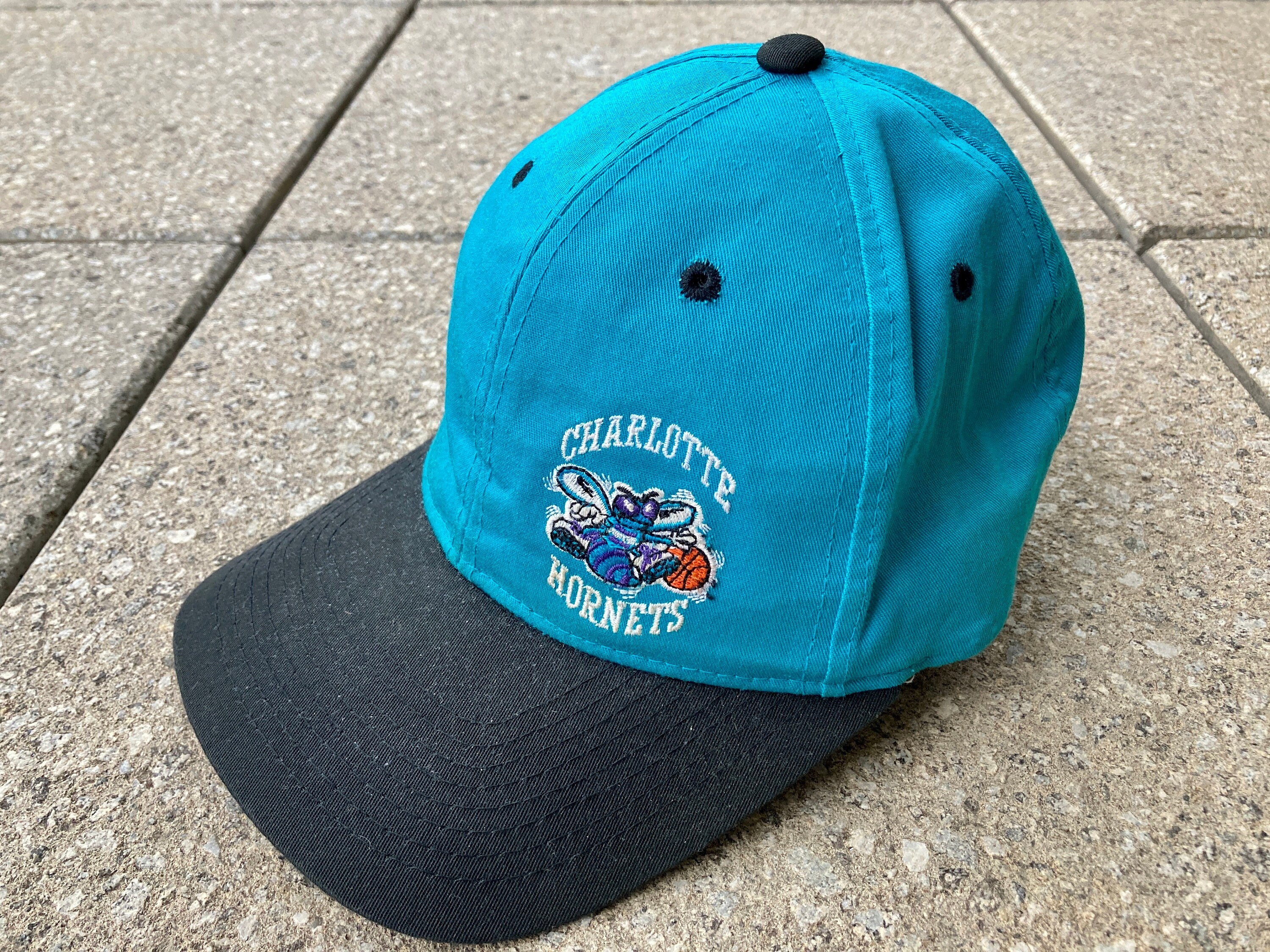 Vintage 90s NBA Starter Charlotte Hornets spellout Satin