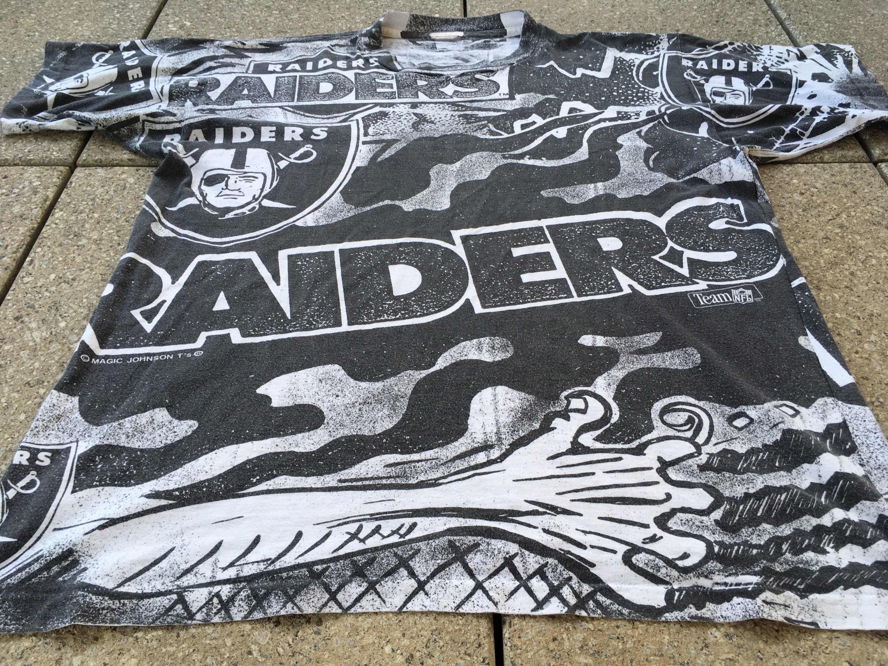 90s Los Angeles RAIDERS T-shirt by Michael Johnson T's / NFL 90s Los Angeles RAIDERS T-shirt by Michael Johnson T's / NFL