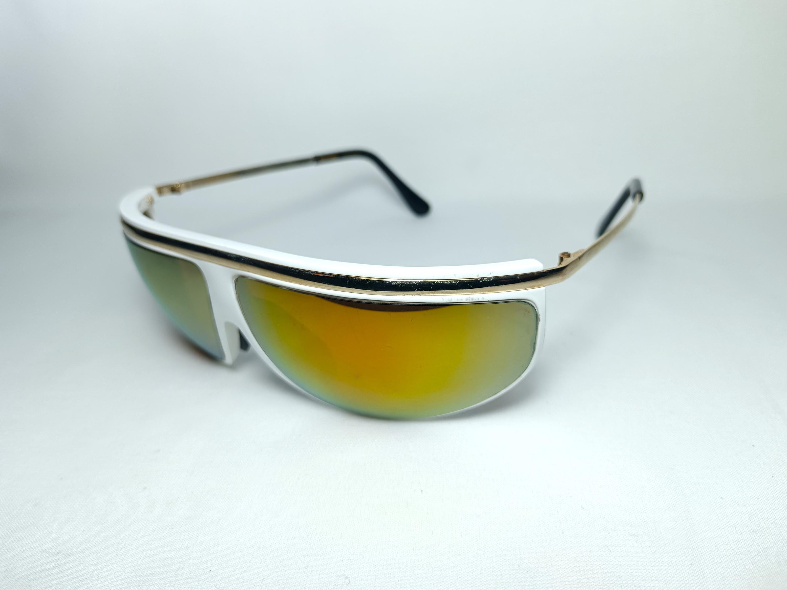Vintage Mustang Sunglasses: Gold Plated, Arctic White Frame  display picture 3