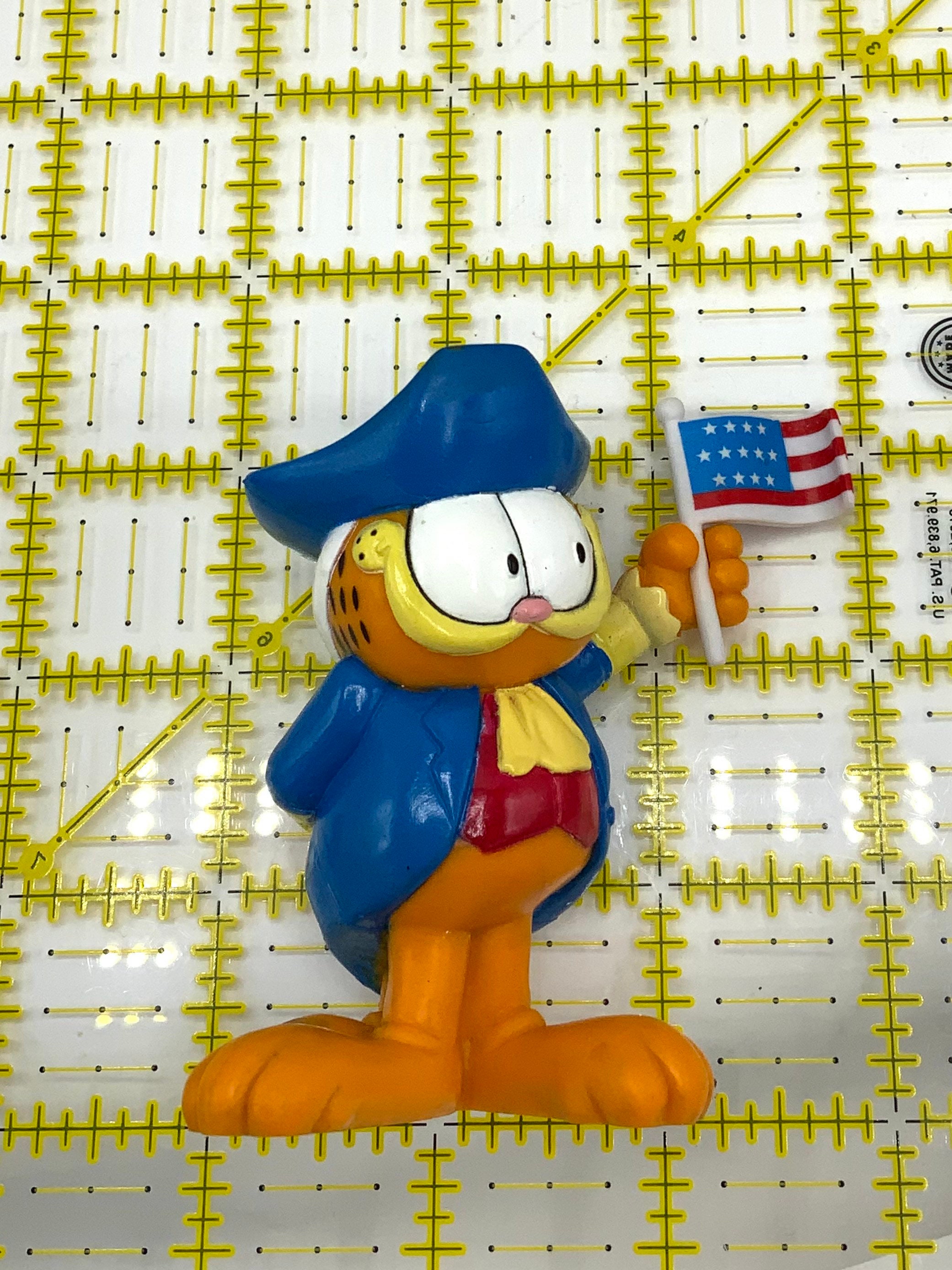 Gorgeous Collectible and Vintage Garfield as Washington, the