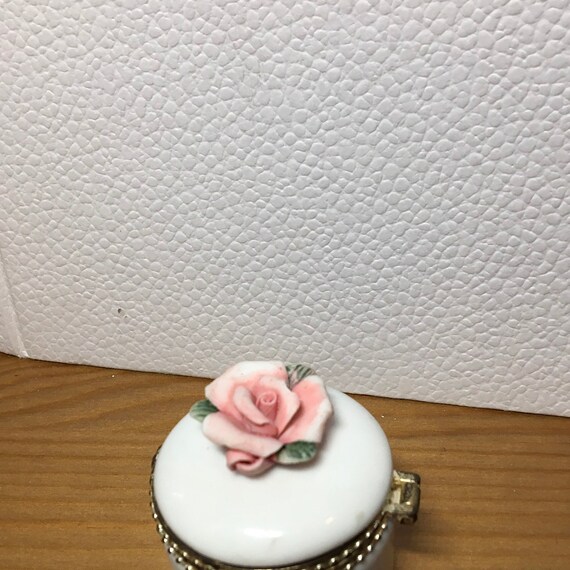 White porcelain thinket with a rose on the top. - image 2