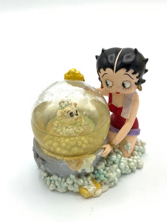 Gorgeous Collectible and Vintage Betty Boop Snow Globe 6807, Bath