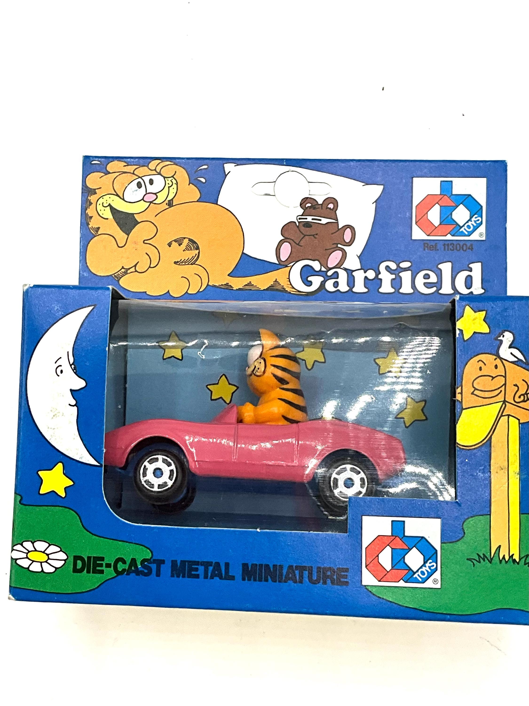 Gorgeous Vintage and Collectible Garfield With a Pink Car Die-cast
