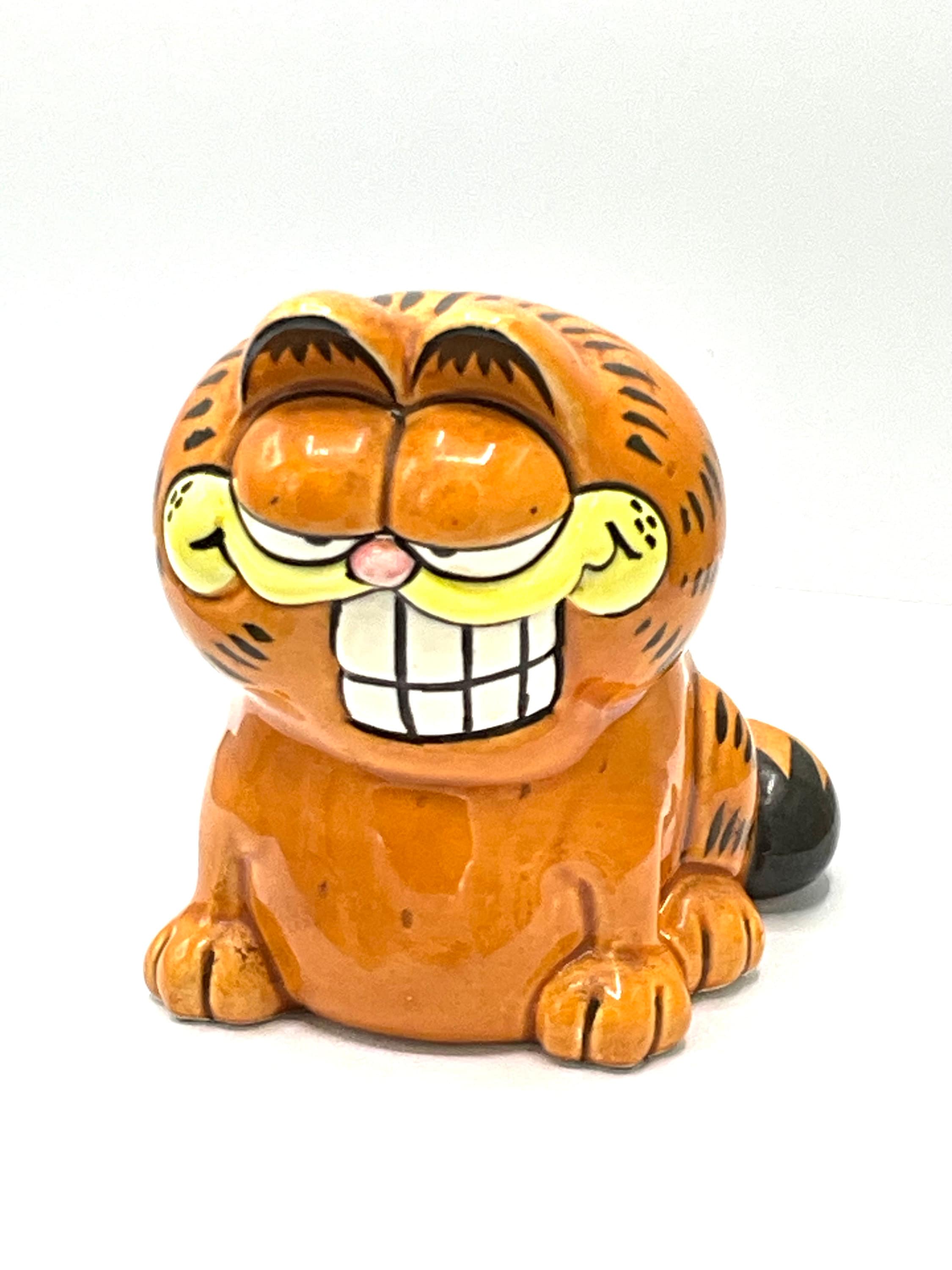 Gorgeous Collectible and Vintage Ceramic Garfield With a Big