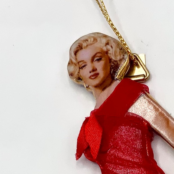 Gorgeous Marilyn Monroe ceramic ornament by Bradford. Red dress,