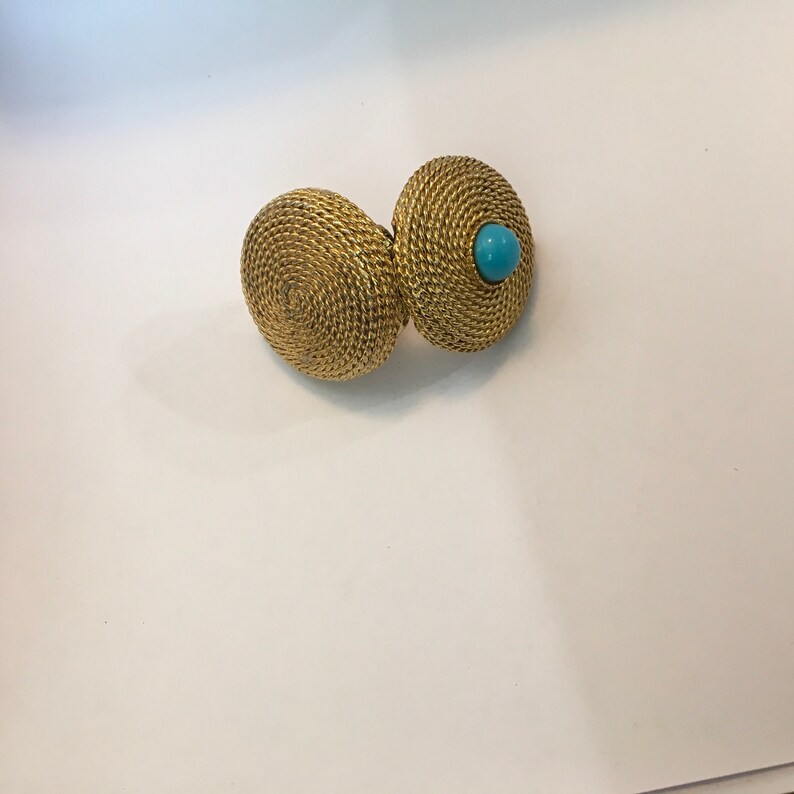 Vintage gold tone with Turquoise stone