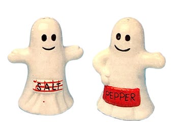 Gorgeous collectible and vintage as Ghost shaker, white, salt  and pepper.