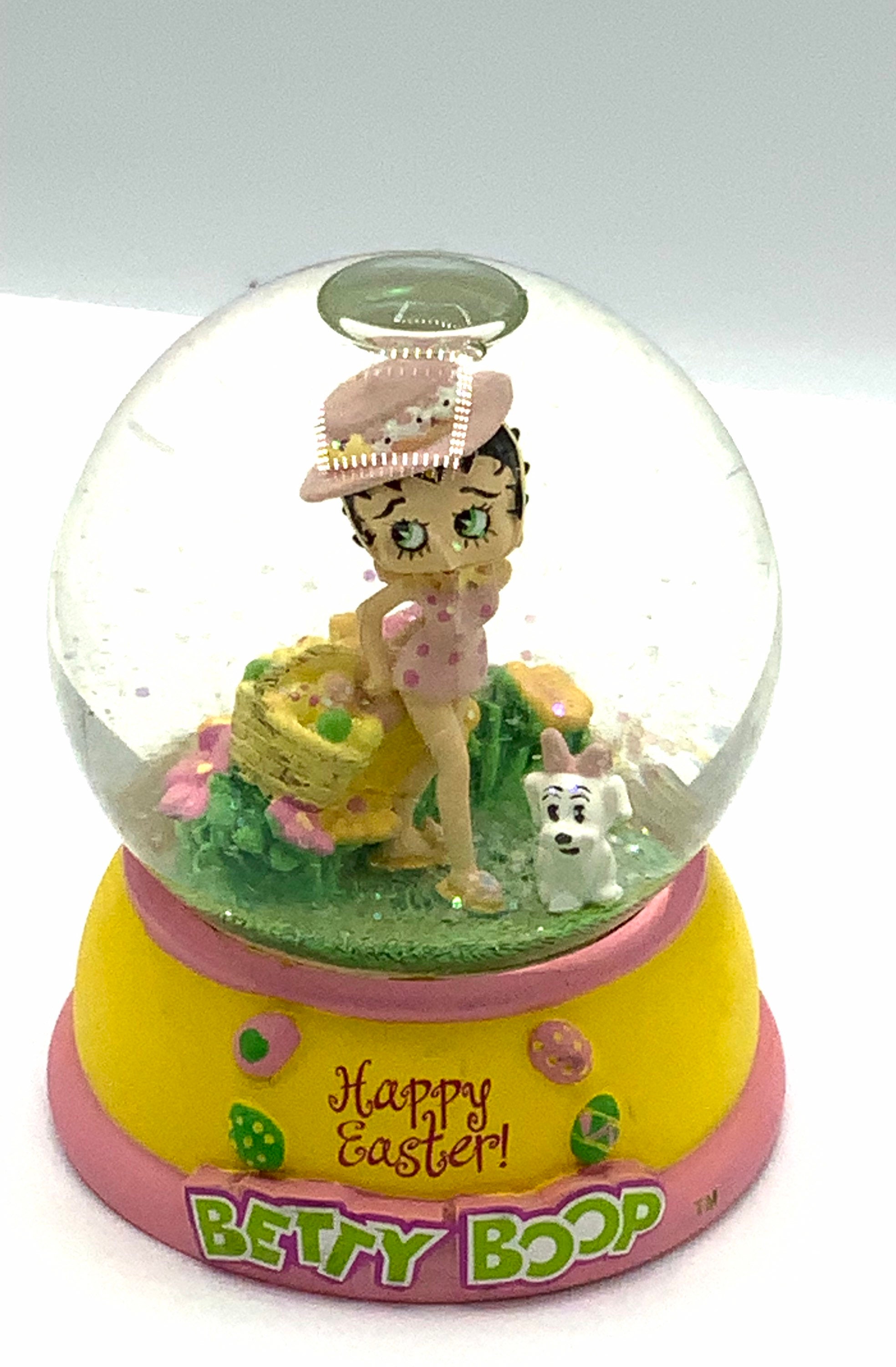 Gorgeous Collectible and Rare Betty Boop Snow Globe