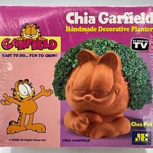 Gorgeous collectible and vintage grinning Terra Cota Chia pet, Garfield, by Paws, cat.