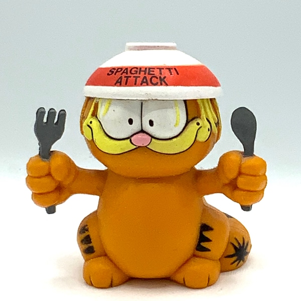 Vintage Garfield holding a knife, fork and the spaghetti  on his head,figurine, cat, orange. Spaghetti attack.