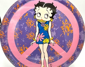 Gorgeous collectible and vintage tin sign Betty Boop hippie, metal, round.